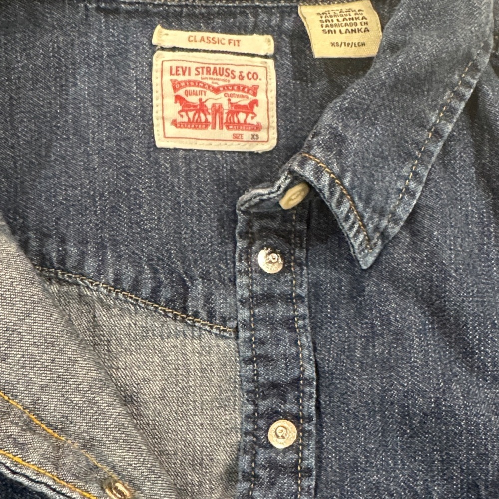 Levi's Strauss Classic Fit Short Sleeve Dark Blue Denim Shirt Size XS - Picture 6 of 8